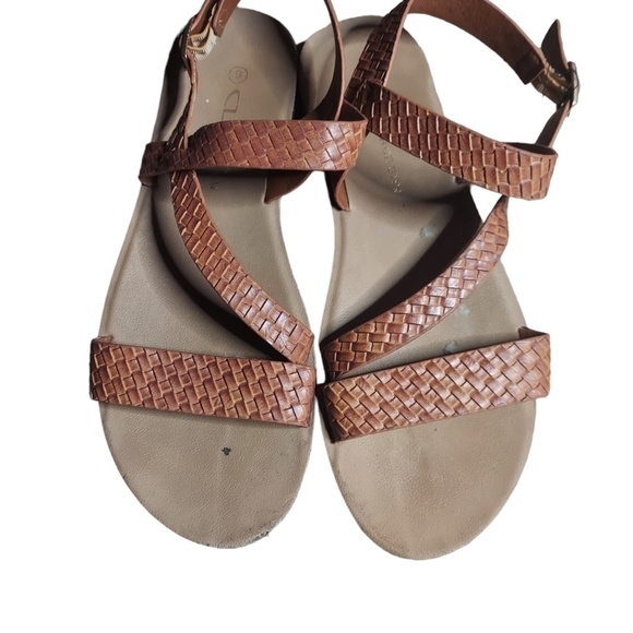 9 Chinese Laundry tan sandal - Picture 4 of 4